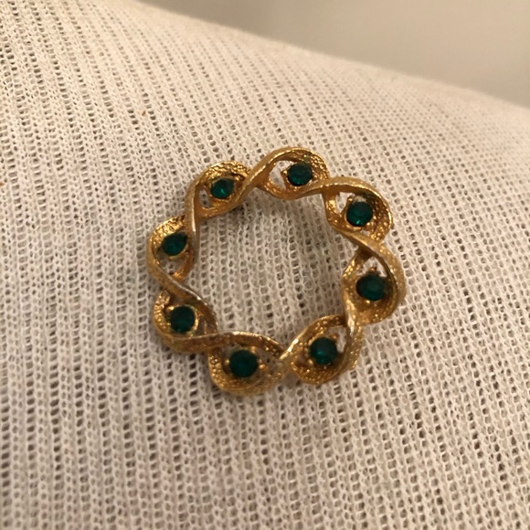 Vintage Round Circle Pin with Green Rhinestones - Picture 9 of 10